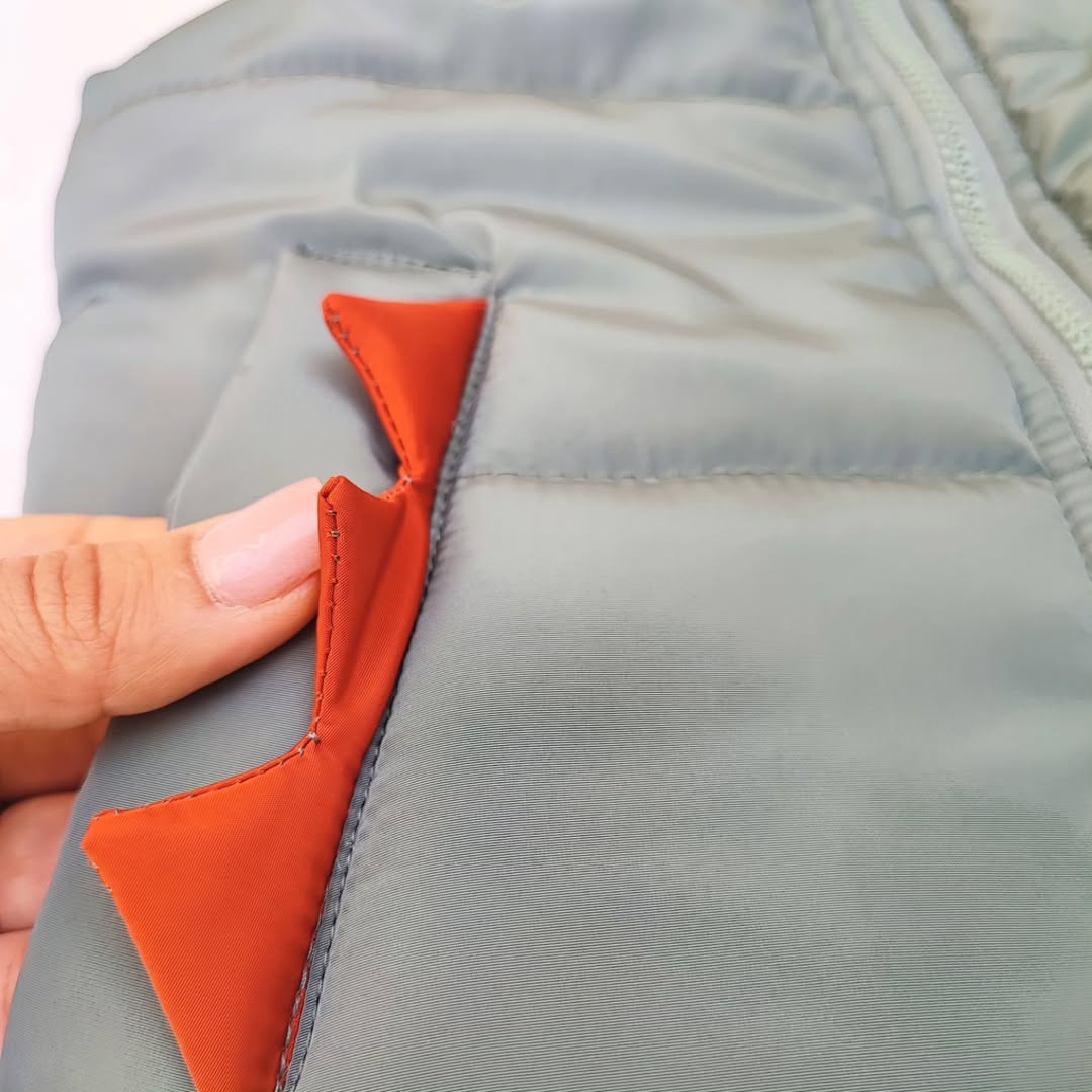 پافر دایناسوری بچه‌گانه سبز با جزئیات پشت و کاپ‌هودی