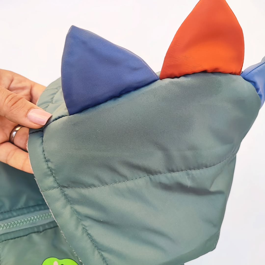 پافر دایناسوری بچه‌گانه سبک و راحت با کاپ‌هودی و شاخ دایناسور