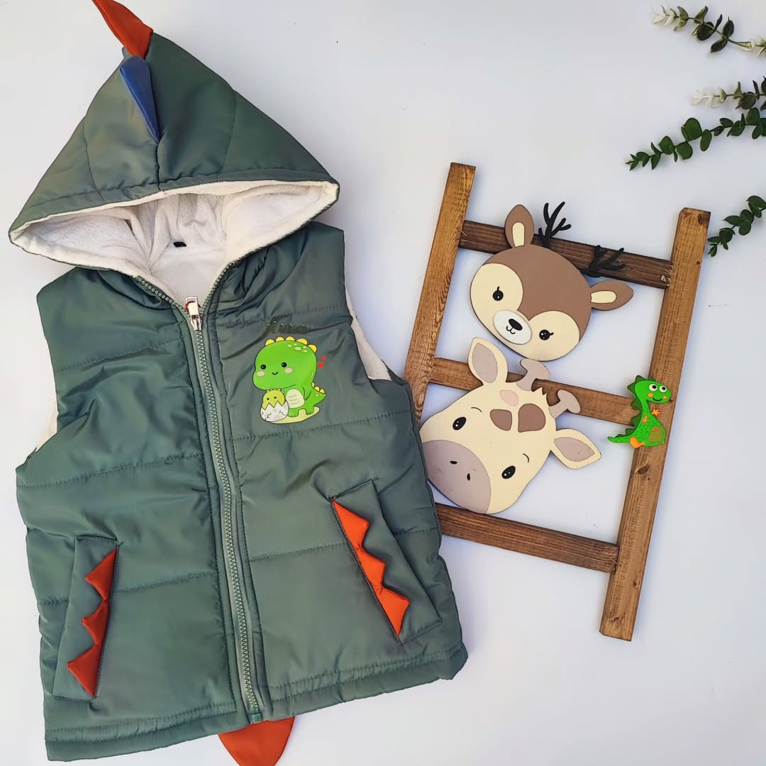 پافر دایناسوری بچه‌گانه سبک و راحت با کاپ‌هودی و شاخ دایناسور