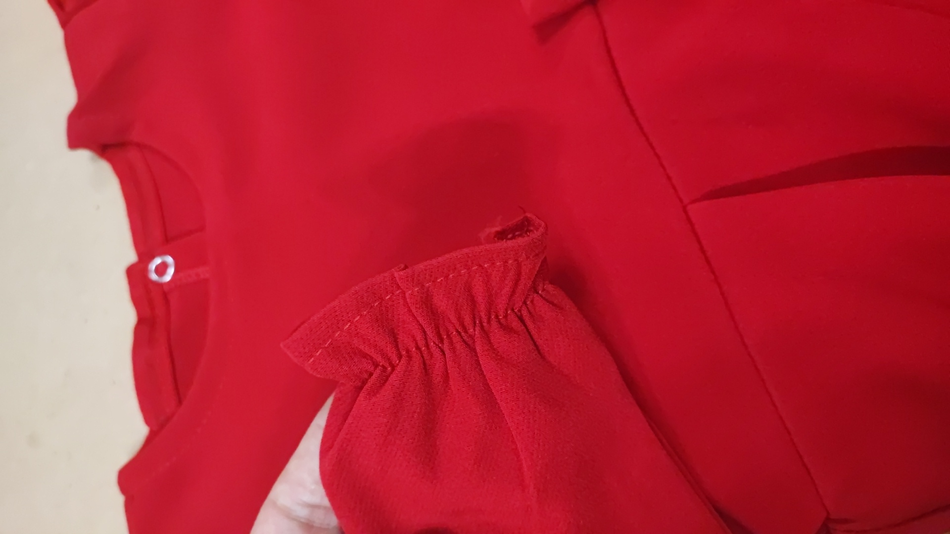 بادی زیر دکمه نوزادی رنگ قرمز