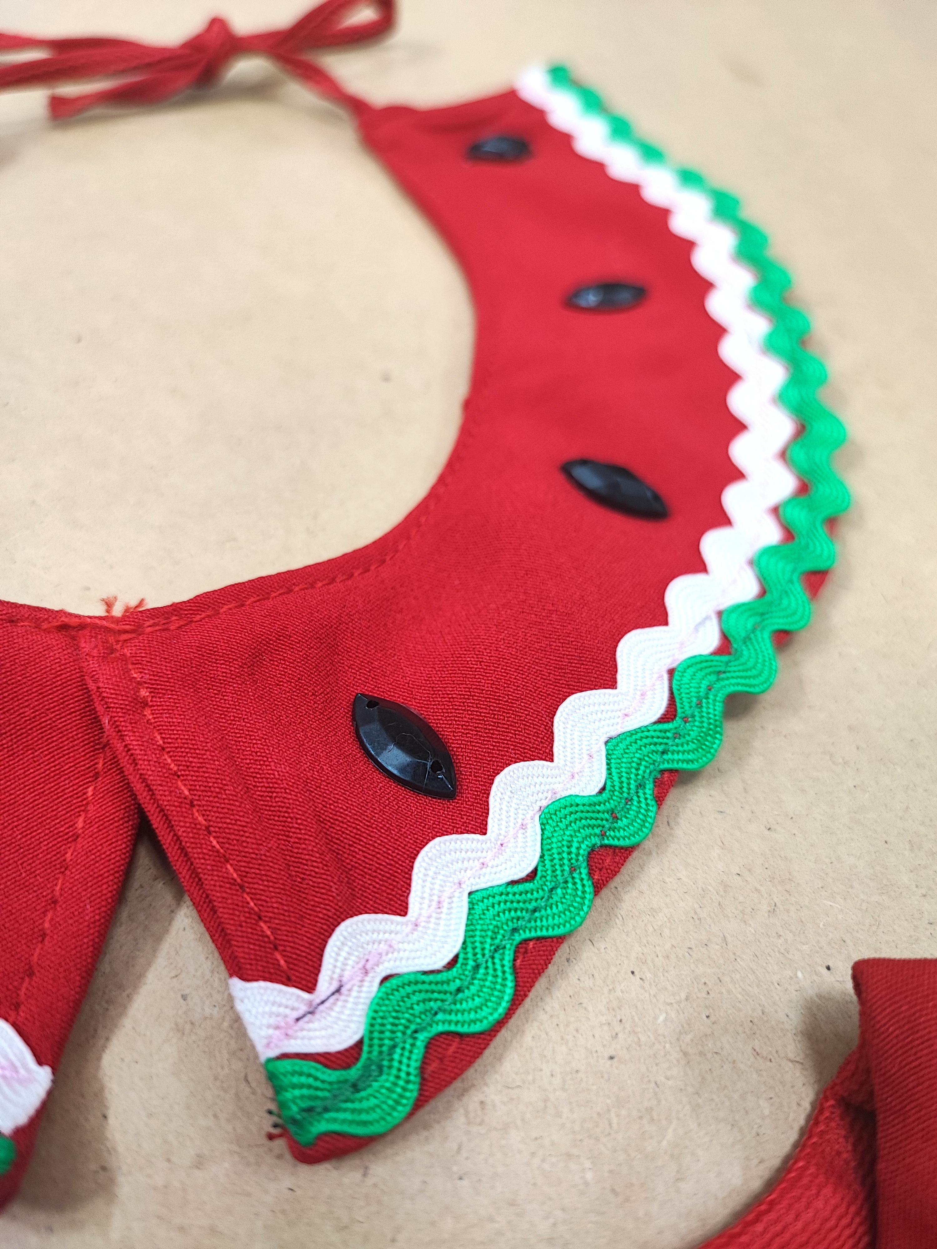 بادی زیر دکمه نوزادی رنگ قرمز