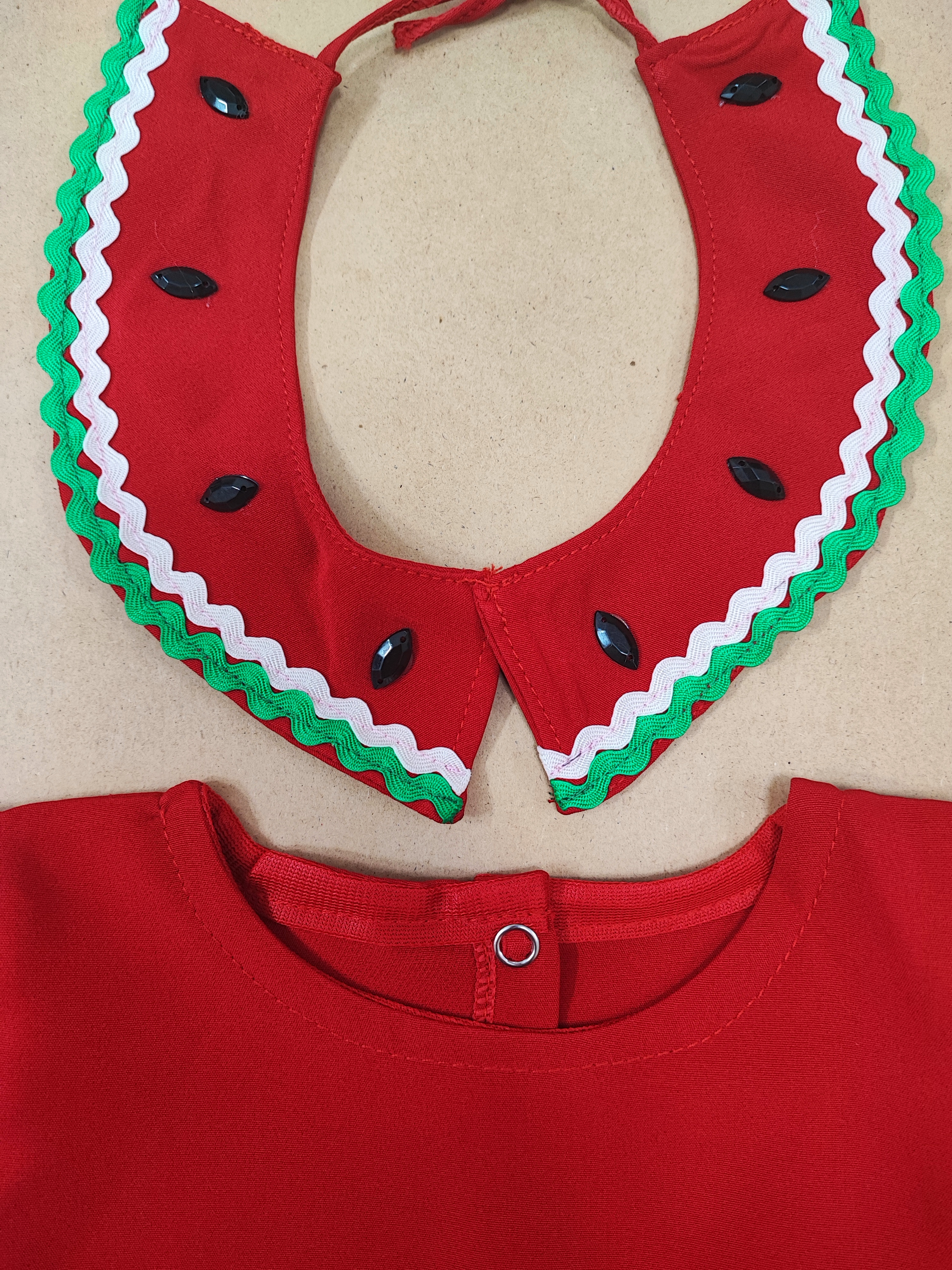 بادی زیر دکمه نوزادی رنگ قرمز